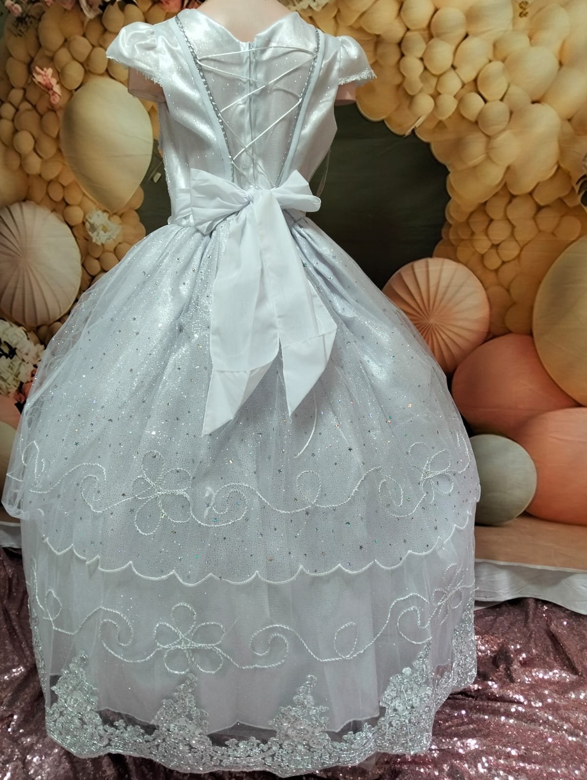 Imagen de VESTIDO VANESSA TODO BORDADO